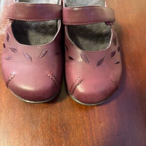 Orthaheel Hannah Orthotic slip on mules with leaf wine Size 8